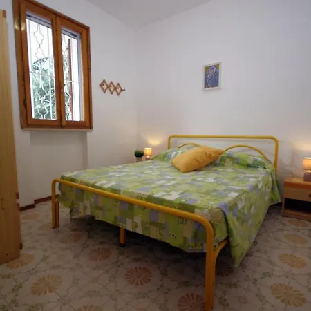 Elia Con Grande Giardino Recintato E Posto Auto A Due Passi Dal Mare *